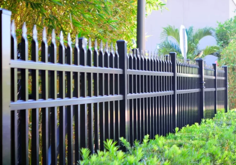 aluminum vs vinyl fence